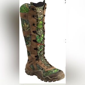 Red Wing Irish Setter Vaprtrek Mossy Oak snake resistant boots - women's 7 Wide